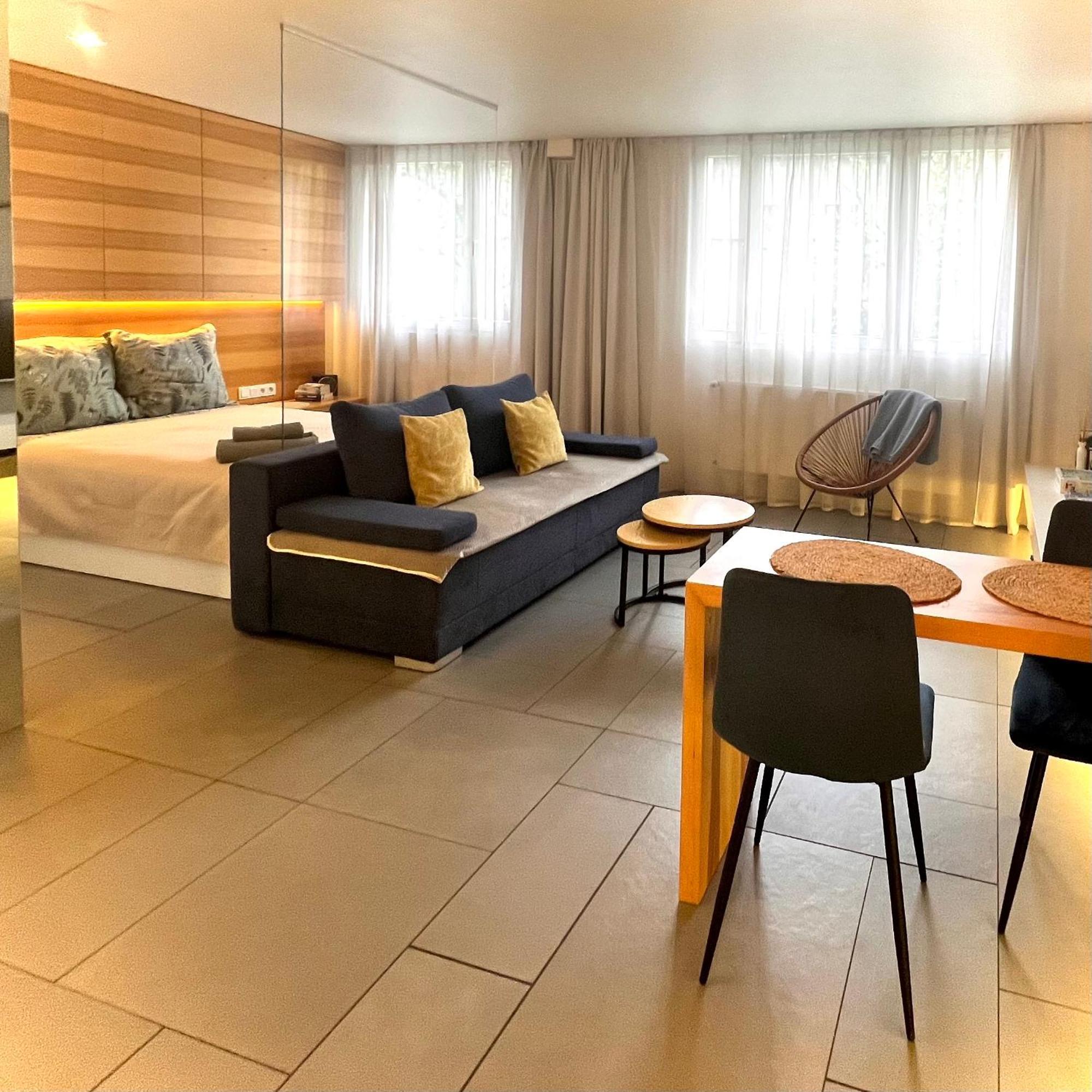 Apartament Modzelewskiego, Metro Wierzbno, Free Parking, 100mbps Wi-fi, Remote-ready *